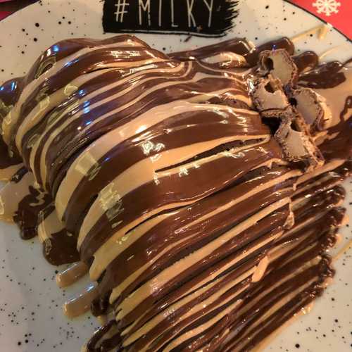 M I L K Y ❤️

no 1 coko palacinka milky noisette+ala kinder bueno+plazma mus+kinder bueno 🤎

no 2 obicna palacinka milky noisette+visnje+mancmelo 🍒

Tagujte u komentaru nekoga ko bas mnogo voli da jede palacinke 😋

#milkybeograd #milkybelgrade #pancakesbelgrade #belgradefood #wheretoeat #foodie #foodblogger #foodblogfeed #beogradpalacinke